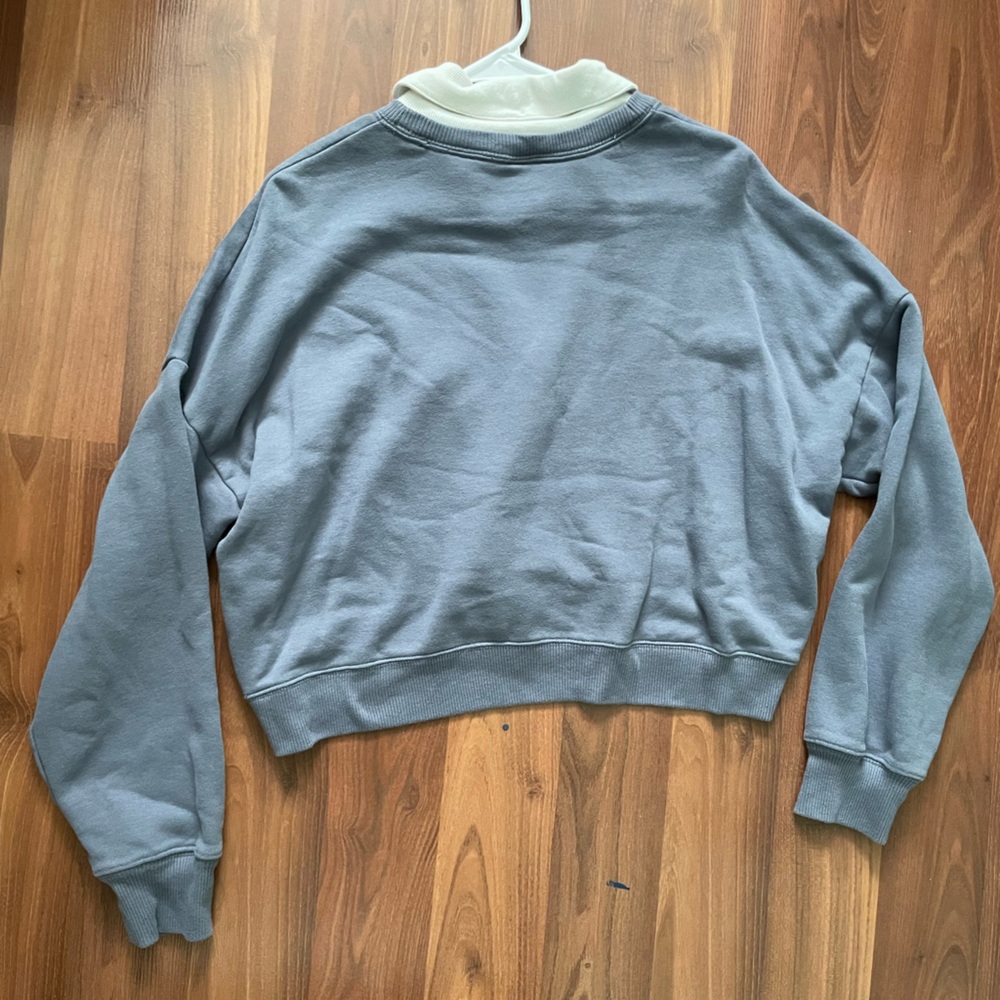 Hollister Cropped Blue Crew Neck Sweater - Picture 2 of 3